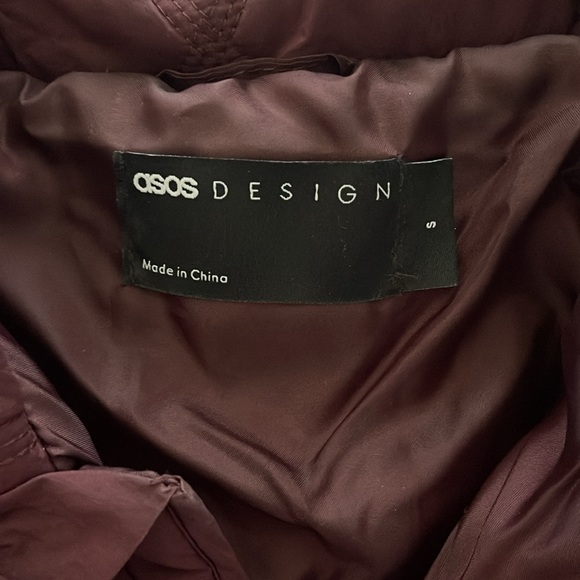 ASOS DESIGN quilted frill collar jacket with tie front in burgundy - Picture 5 of 5